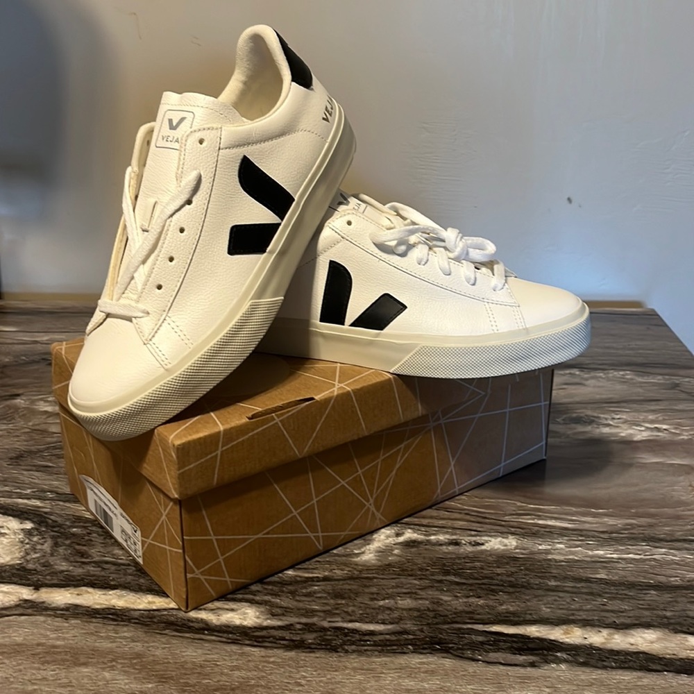 Veja Women’s easy campo black and white leather